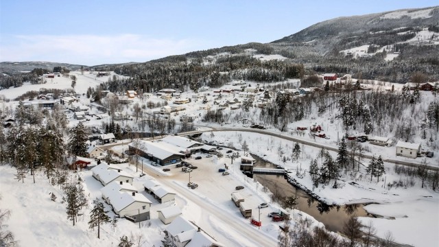 Vinterstid er det anlagt lysløype like ved eiendommen, med gode skimuligheter.