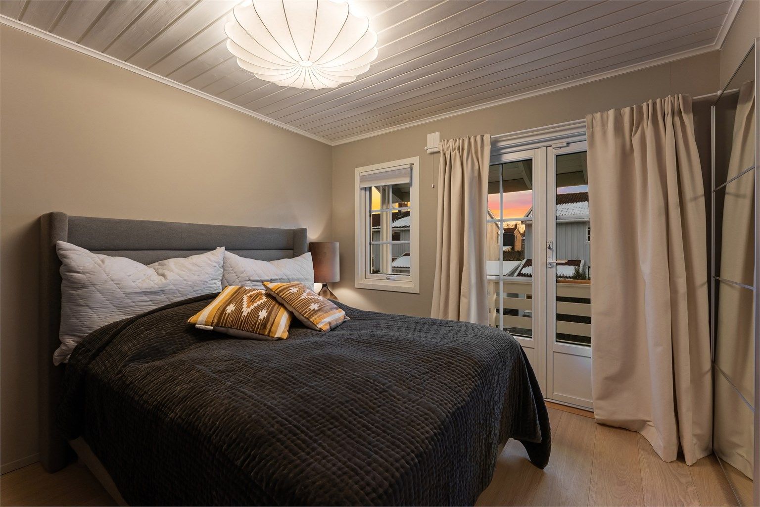 Soverom 1 med utgang til veranda