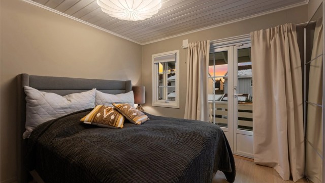 Soverom 1 med utgang til veranda