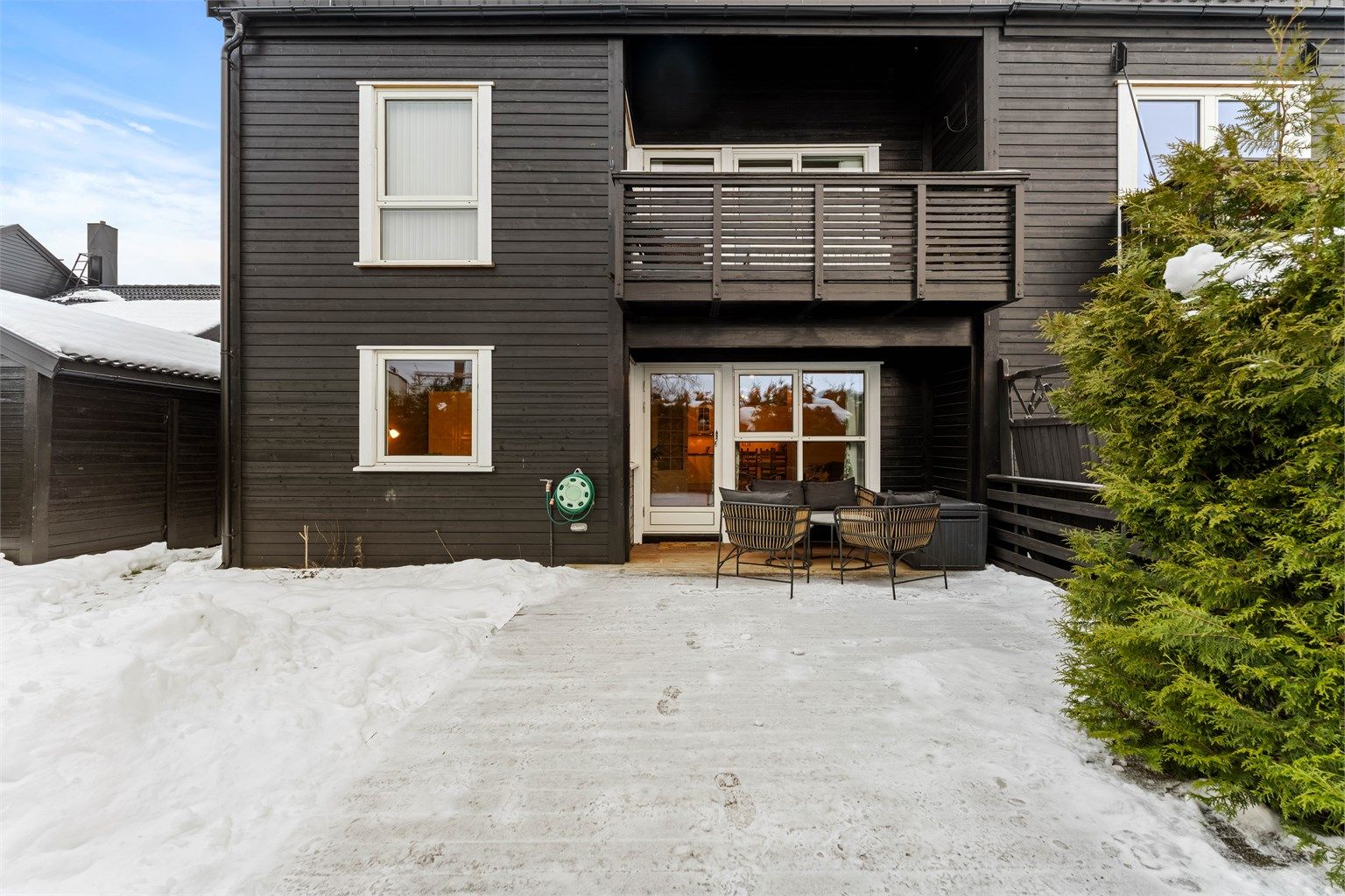 Flott uteområde med god plass.