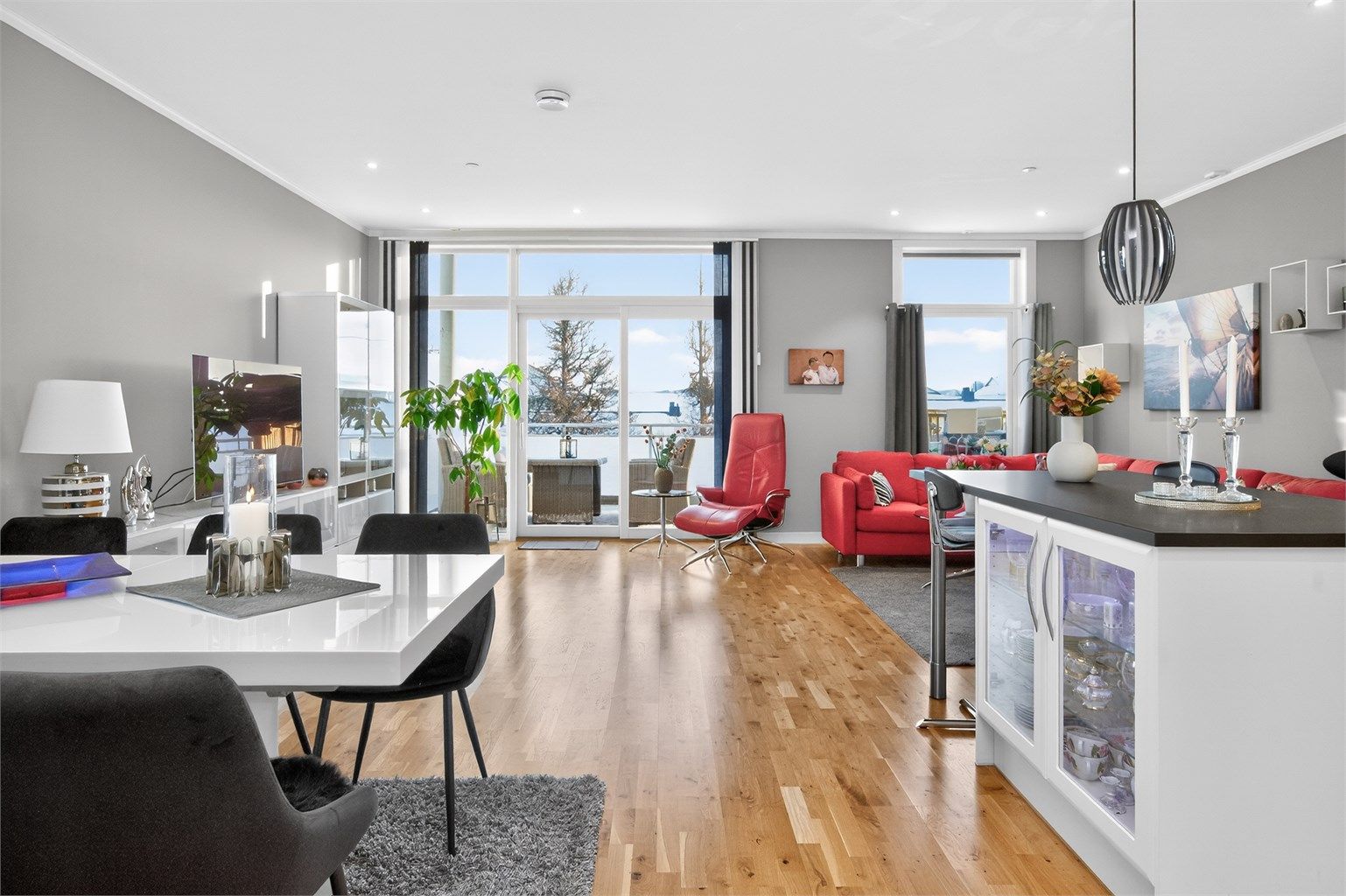 Stue- og kjøkkenarealet måler til sammen hele 48,5 kvm.