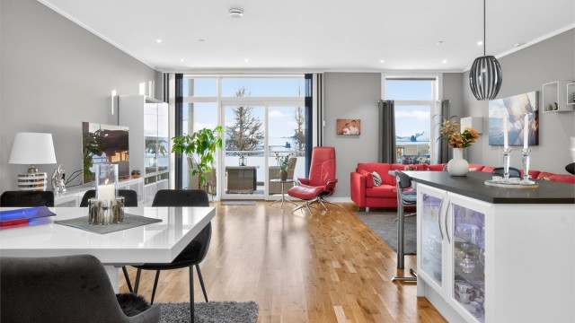 Stue- og kjøkkenarealet måler til sammen hele 48,5 kvm.