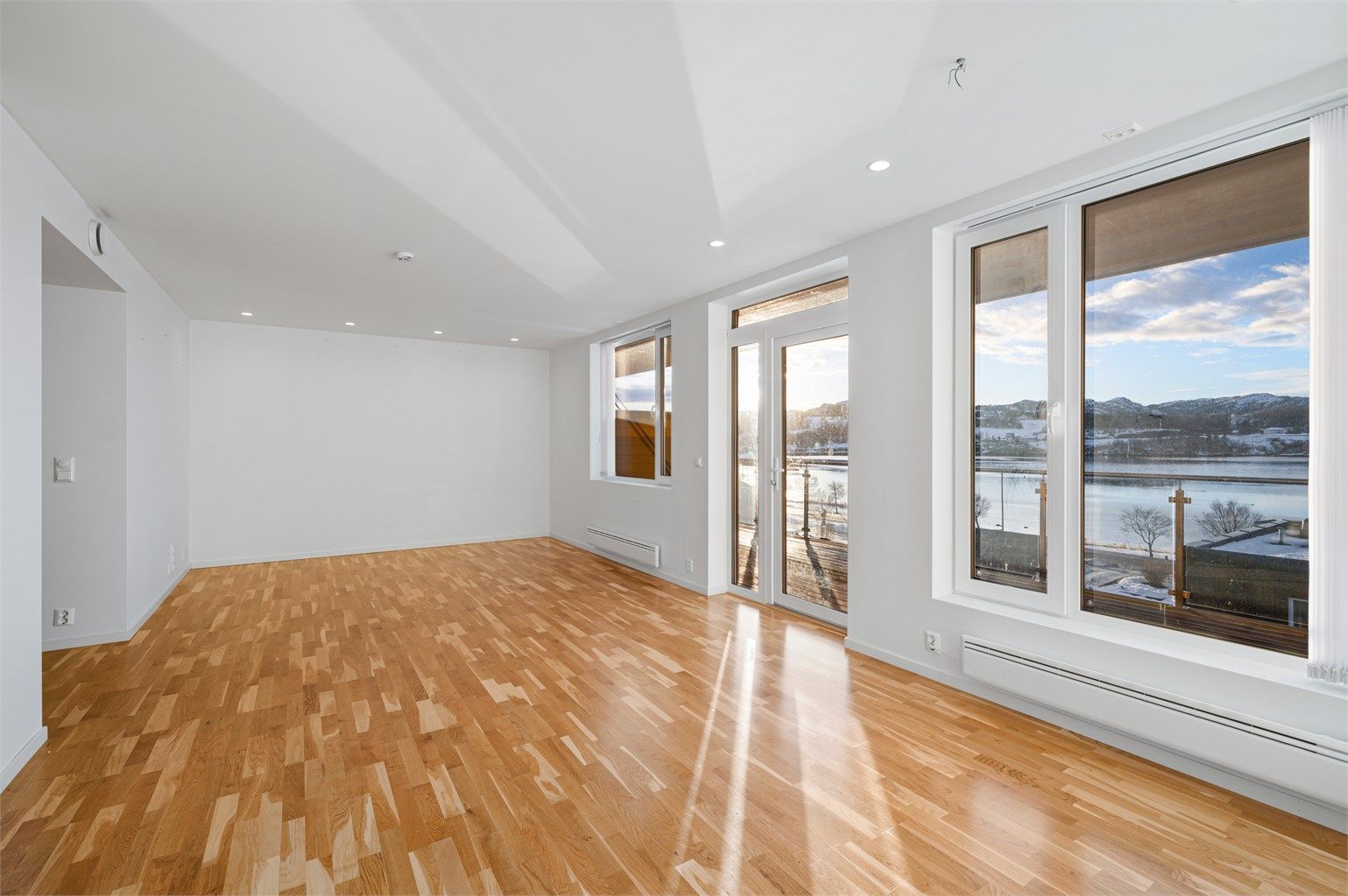 Stue- og kjøkkenarealet måler til sammen romslige 33,1 kvm. 