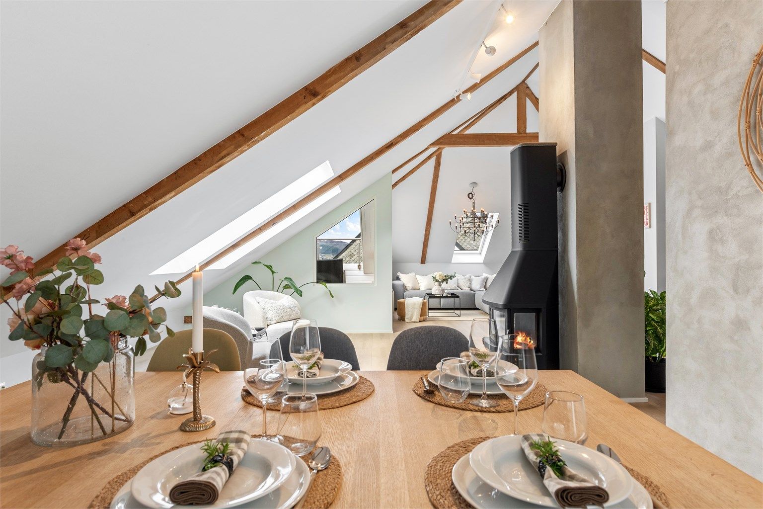 Den gjennomgående planløsningen gir en god romfølelse og fleksibilitet.