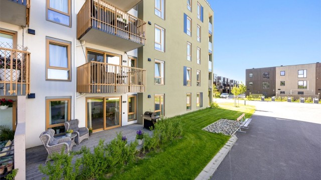 Felles grøntarealer rundt bygget.
