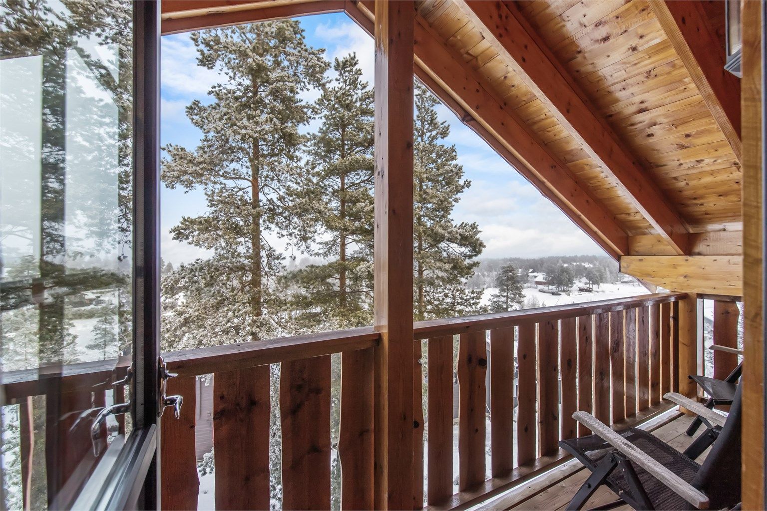 Koselig utsyn fra overbygget balkong