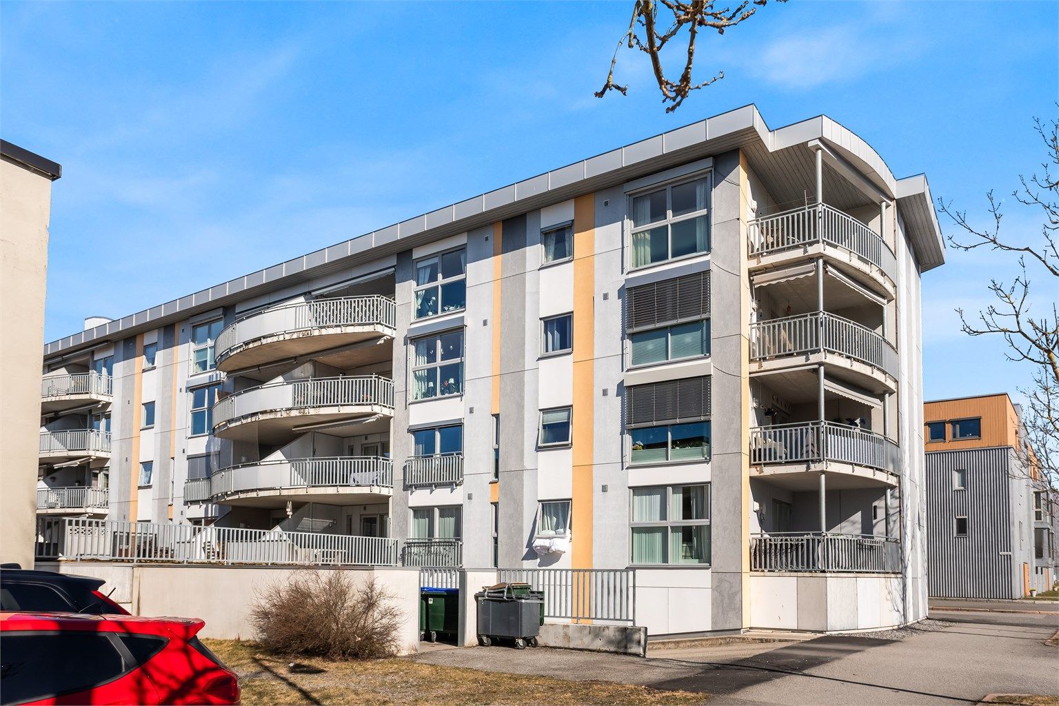 Leiligheten ligger i et attraktivt og sentralt boområde i Årnes sentrum.