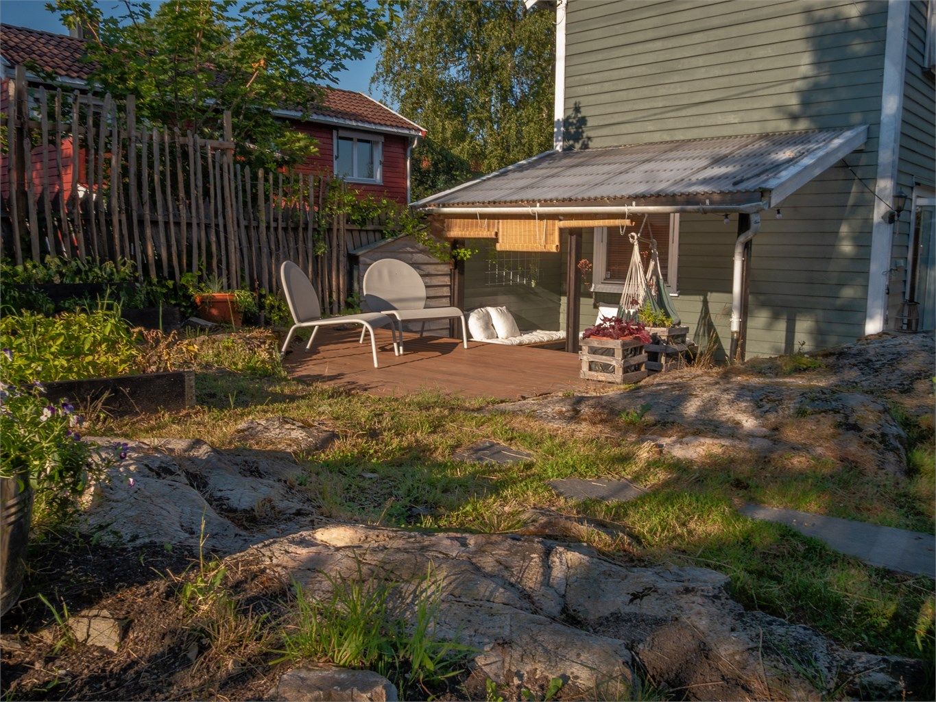 Hagen er godt skjermet fra innsyn og har meget gode solforhold. 