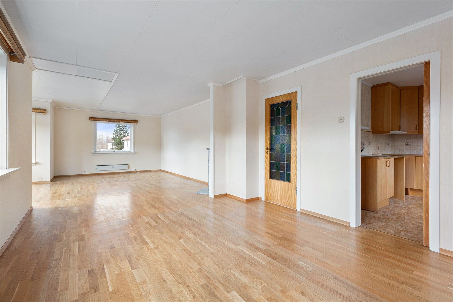 Fra stuen er det åpen tilgang til kjøkkenet