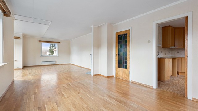 Fra stuen er det åpen tilgang til kjøkkenet