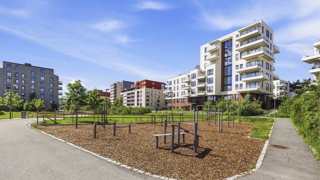 Like ved ligger et stort nytt parkområde med tuftepark, lekeplasser m.m. Parken vil bli på ca. 15.000 m² og skal bygges ut etappevis sammen med boligene