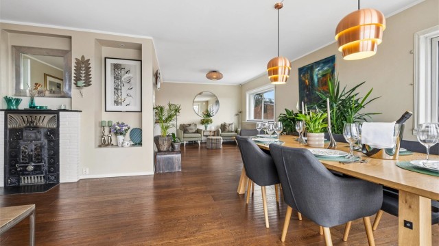 Gjennomgående og åpen løsning mellom stue og kjøkken.