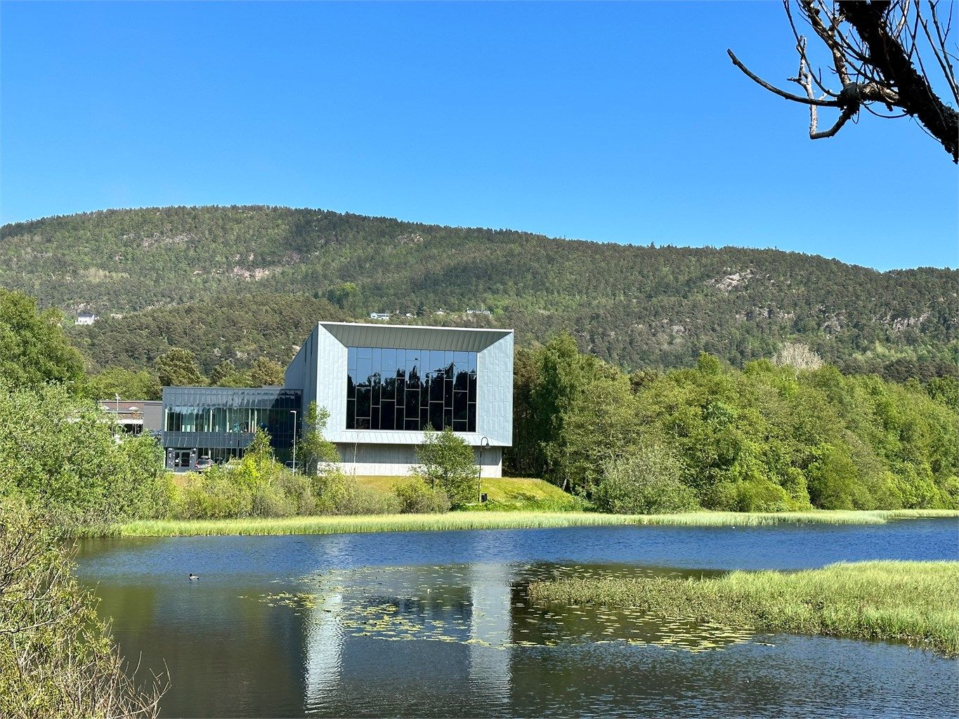  En rusletur rundt Ortuvannet byr på fine gangveier og tilkomst til svømmehall