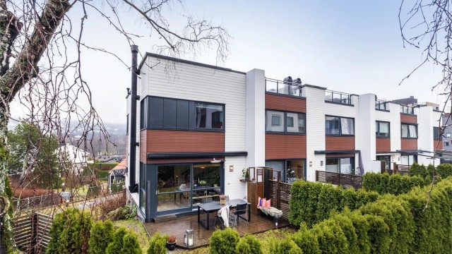 Velkommen til Radioveien 13E, et flott beliggende enderekkehus i populært sameie. Privat takterrasse. Foto: Hanne Bruland