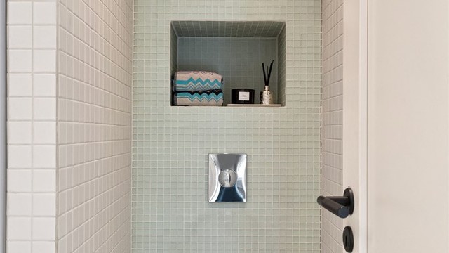 Det gjøres særskilt oppmerksom på at deler av badet opprinnelig er byggemeldt som entré. Det foreligger ingen byggesak for tiltaket i kommunens saksinnsyn, og ombyggingen er ikke omsøkt eller godkjent av kommunen.
