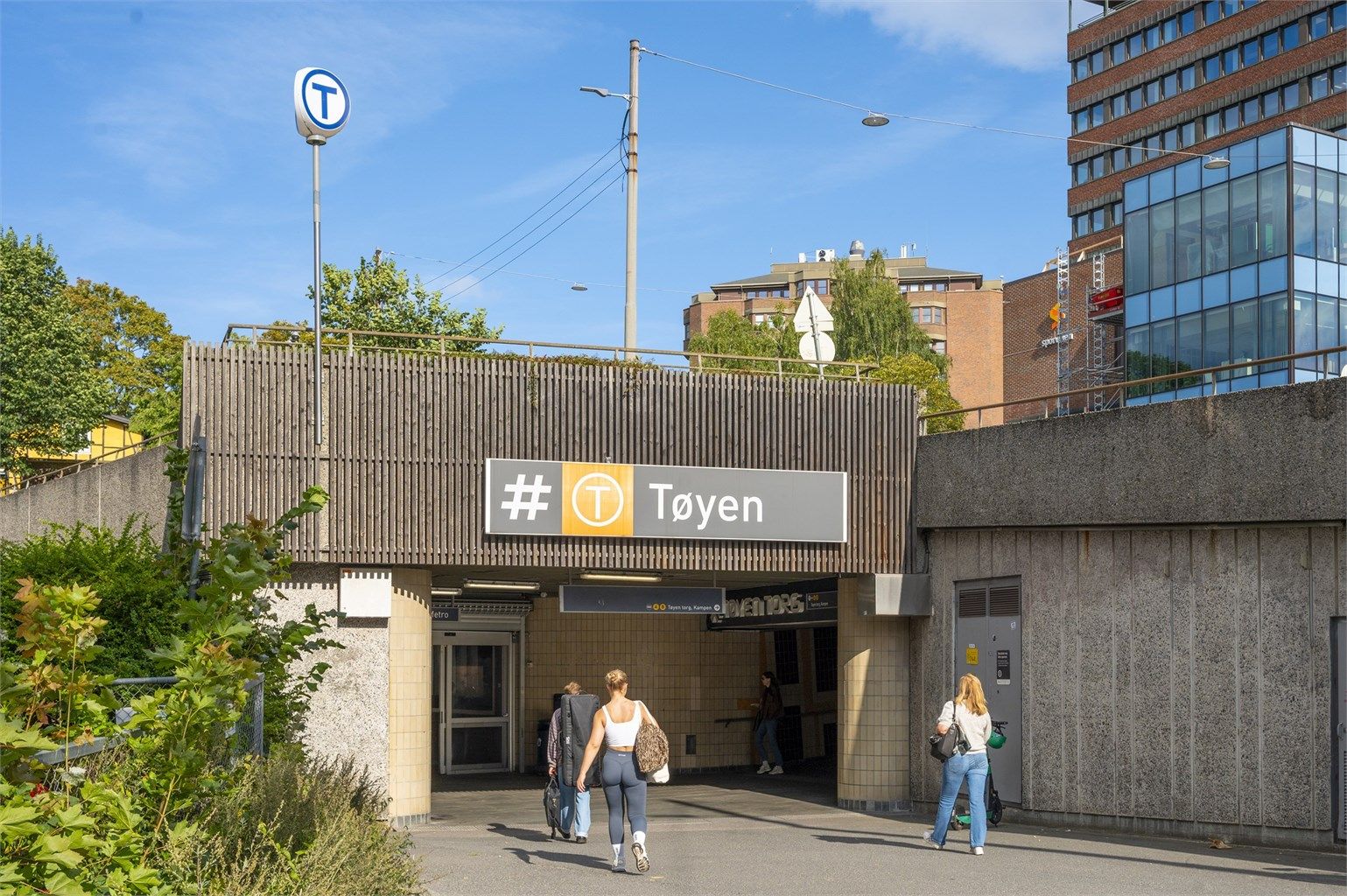 Med Tøyen T-banestasjon under fem minutters gange unna, er du tilknyttet alle T-banens linjer.