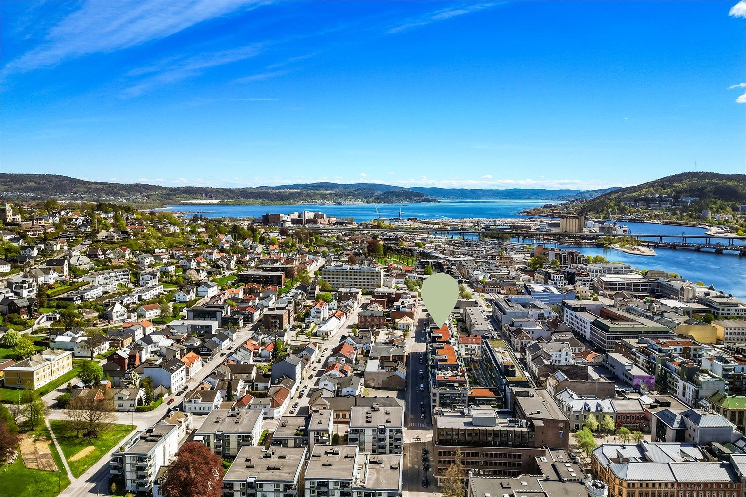 Her bor du midt i sentrum med gangavstand til Drammenselva og byens mange fasiliteter.