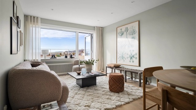 Leiligheten ble pusset opp i 2018/2019 med nytt kjøkken, downlights i stue og soverom, slipt parkett i alle rom samt ny parkett på soverom I