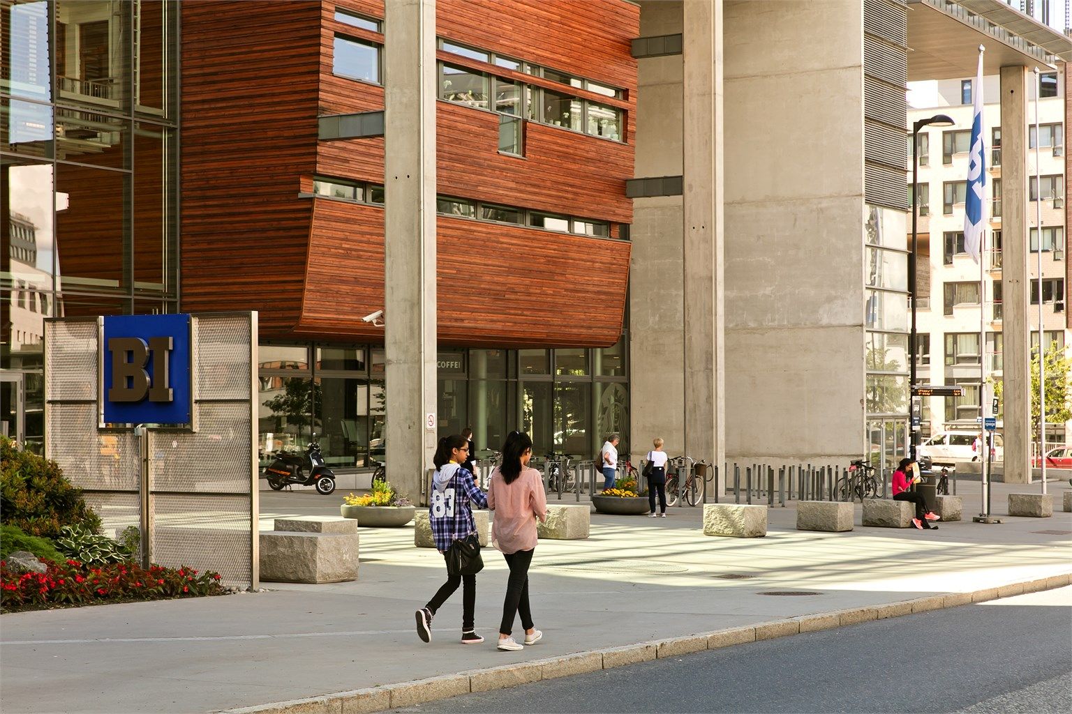 Sentral beliggenhet i Nydalen med nærhet til blant annet Handelshøyskolen BI.