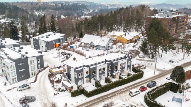 Her bor du med umiddelbar nærhet til Østmarka og et nettverk av turstier.