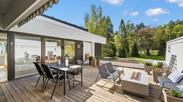 Velkommen til Ekbergveien 296L - Stor og meget pen terrasseleilighet | Vestvendt terrasse på 43 kvm | Enkel adkomst | 2 bad | Garasje