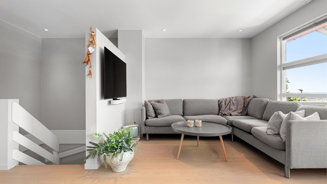 Koselig sofahjørne med god plass til stor sofa