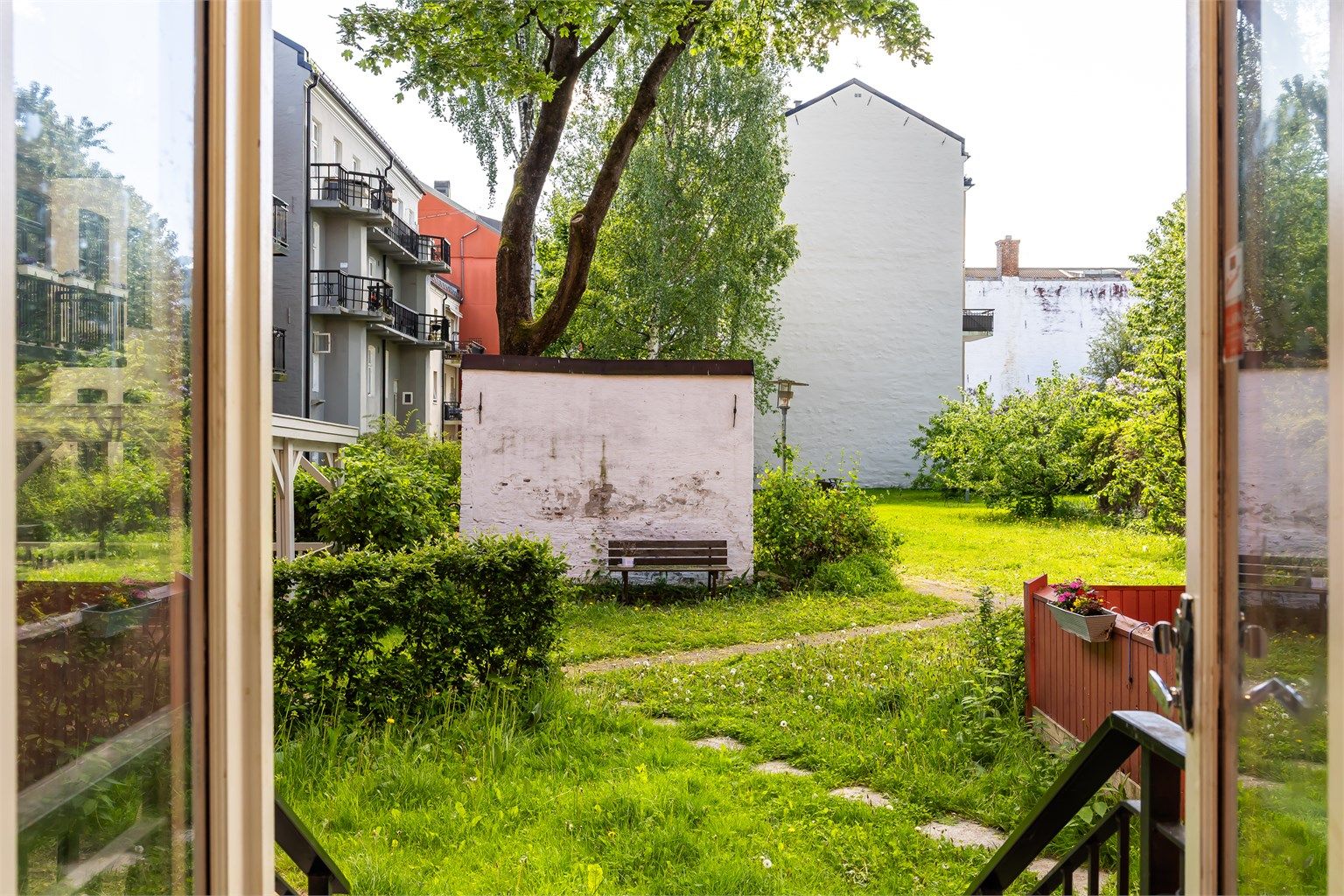 Denne 2-roms leiligheten ligger i 1. etasje i en eldre bygård fra 1875!