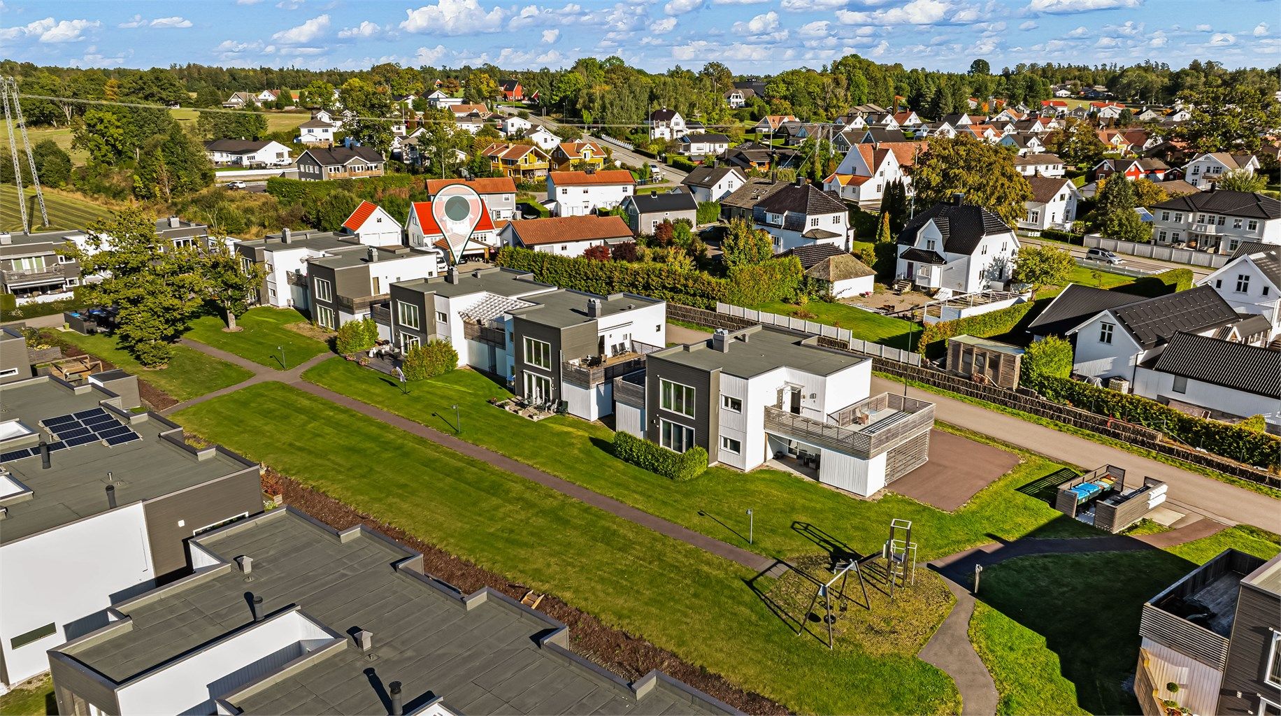 Sameiet har felles lekeplass og trygge gangveier i bomiljøet.