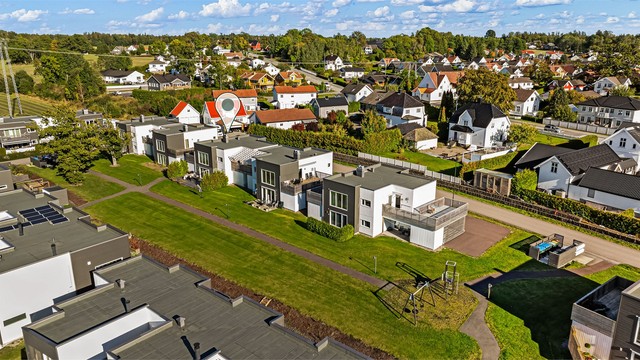 Sameiet har felles lekeplass og trygge gangveier i bomiljøet.