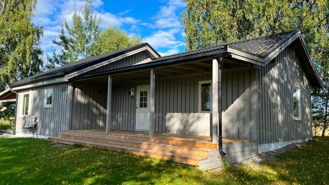 Velkommen til Gaustadvegen 257 - Landlig eiendom med bolig over ett plan.