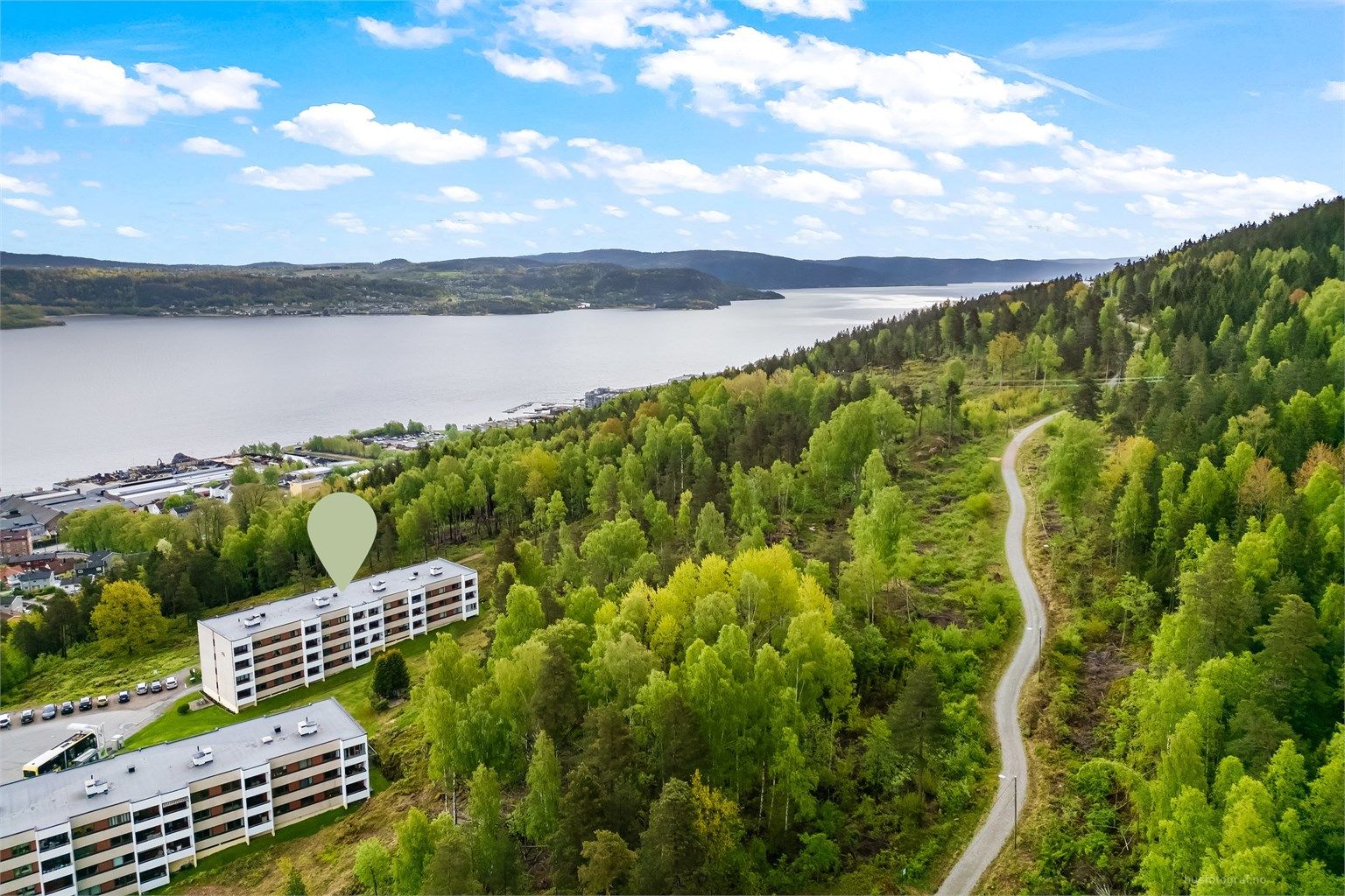 Beliggenheten i enden av veien gir ingen gjennomgangstrafikk.