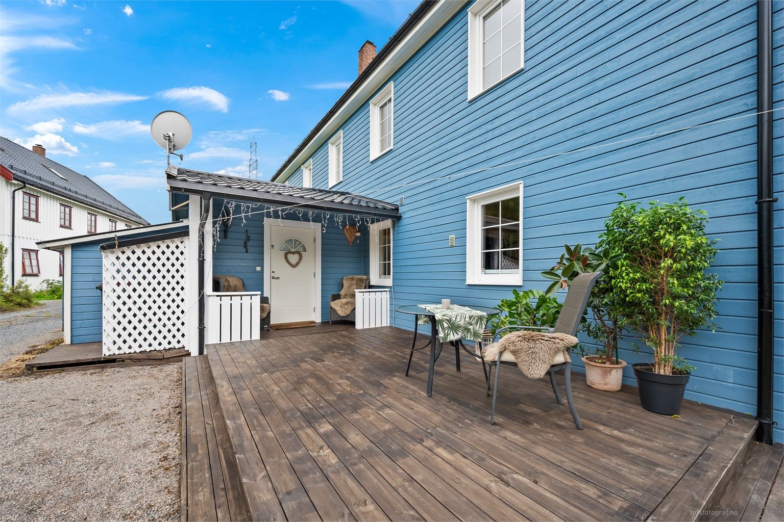 Eiendommen er beliggende i et attraktivt, stille og rolig boligområde i Lierbyen