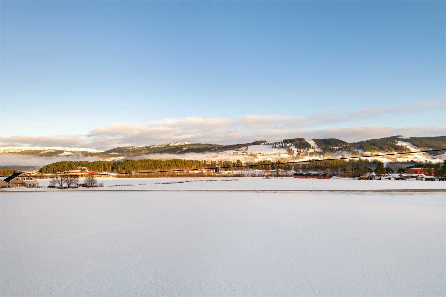 Nærområdet har kort vei til den populære lakseelven Orkla. Langs den er det fine turområder i et lett tilgjengelig landskap.