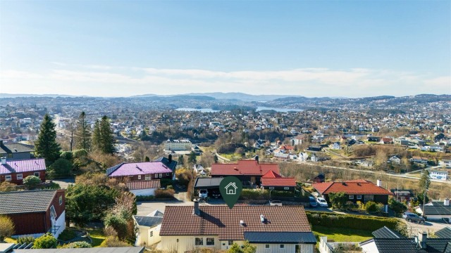 Fantastisk høy og fri beliggenhet i et veletablert og barnevennlig boligområde på Øvsttun
