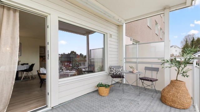 Balkong - adkomst til overbygget balkong fra stue