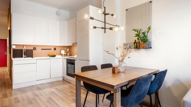 Spisebordet får en naturlig plass i tilknytning til kjøkkenet.