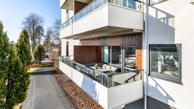 Velkommen til Midtveien 8!
Leiligheten inngår i en høy første etasje og har derav enkel adkomst.
Fotograf; Børge Oppegård.