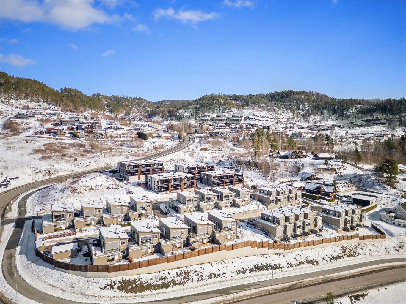 Gangavstand til idylliske Lauvtjern i begynnelsen av Finnemarka