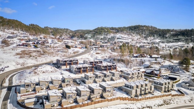 Gangavstand til idylliske Lauvtjern i begynnelsen av Finnemarka