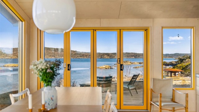 UTSYN: Med hytta plassert på en kolle for seg selv kan utsikten nytes uskjermet.