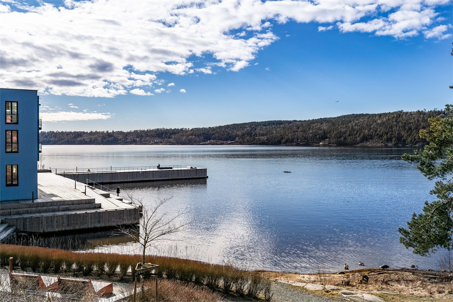 Strandtunet er en del av et helt nytt og fremtidsrettet boligområde i rolige og svært idylliske omgivelser langs Mossesundet.