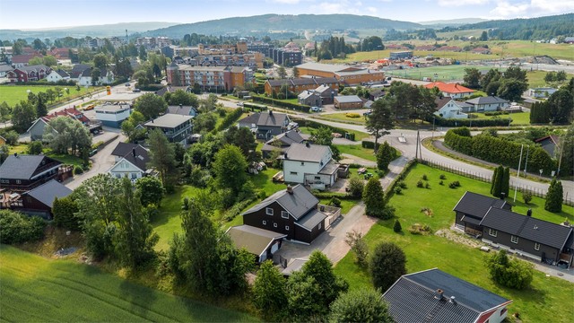 Kort vei til Gjerdrum ungdomsskole, kun 300 meter fra boligen.