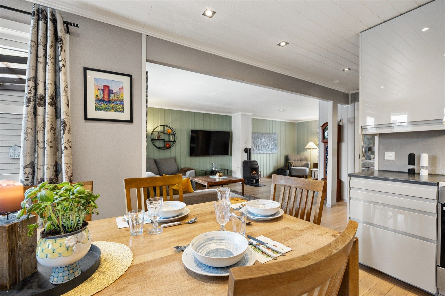 Den åpne løsningen er ideell for sosiale sammenkomster.