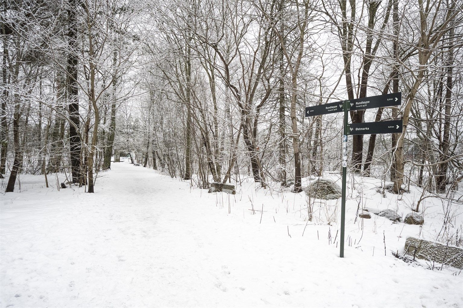 Få minutter med gange til idylliske Østmarka.