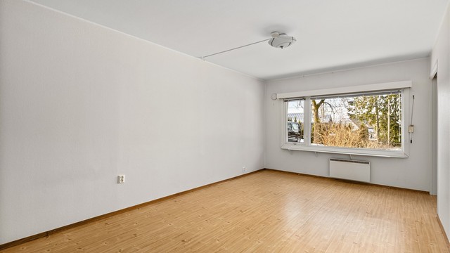 Leiligheten har en fin planløsning med Åpen stue/kjøkkenløsning, soverom med utgang til balkong, romslig entré og stort bad. Foto: Petter Tanum/TanumFoto