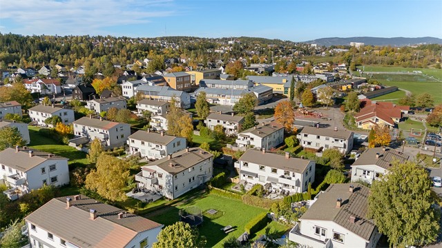 Nærområdet byr på trygge skoleveier, barnehager og gode aktivitetstilbud.