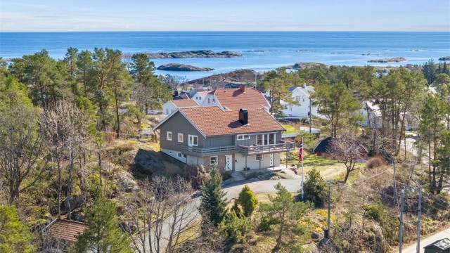 Med sin beliggenhet i Kilsund har man nærhet til sjøen og et rolig nabolag, som er vurdert som svært trygt. Dagligvarehandel hos Matkroken Kilsund er kun en 5-minutters kjøretur unna.