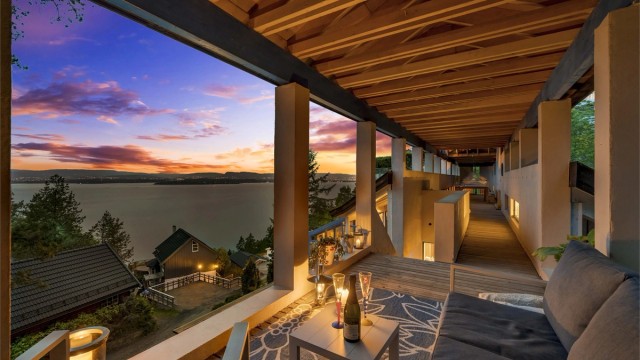 Den overbygde "Bruen" på taket har en magisk utsikt over nattehimmelen.