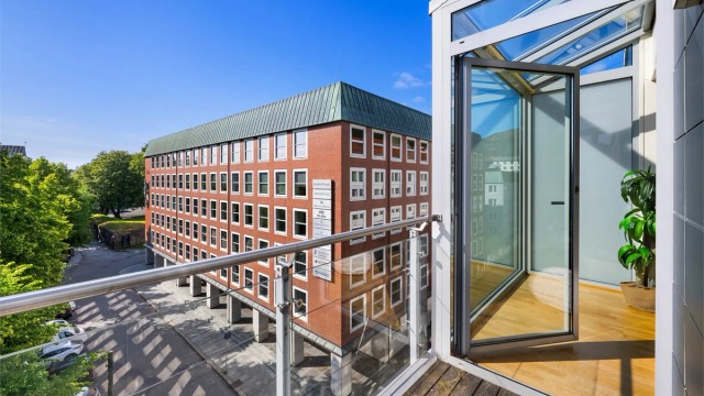 Utsikt mot Bergenhus festning og tidligere Bergenske dampskipsselskap sitt bygg.