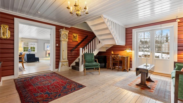 Fra forstuen har du adkomst til en av terrassene med videre adkomst til annekset